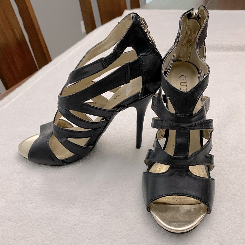 Black Guess heels size 6